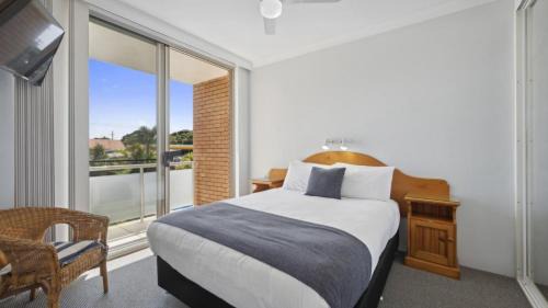 Coffs Harbour House | Ocean Parade 6 - Affordable, Pool, Spa, Beach, BBQ
