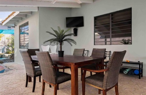 Ocean Park House | Ocean Park Beach San Juan 6 Bedrooms 3.5 Pool