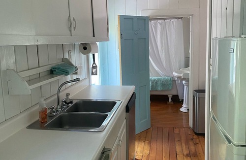 Ocean Park Cottage | OCEAN PARK-Cozy Cottage~Ocean Breezes~Set in the Pines