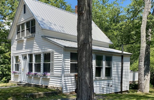 Ocean Park Cottage | OCEAN PARK-Cozy Cottage~Ocean Breezes~Set in the Pines