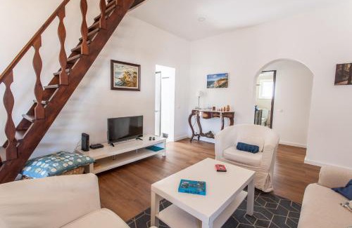 Azenhas do Mar House | Ocean, Pines and Mountain - Renovated February 2025 - AC
