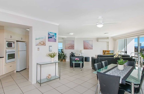 Coolangatta Apartment | Ocean Plaza 1467 - Coolangatta Beachfront - Min. 3 Night Stays!