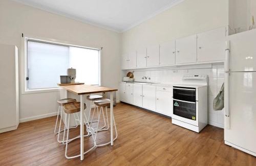 Peterborough House | Ocean Road Retreat