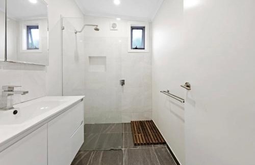 Peterborough House | Ocean Road Retreat