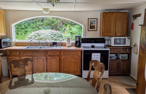 Mid-Coast and Islands Cottage | Ocean's Edge sits right on Stover's Cove.