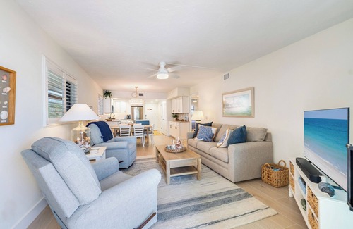 Sanibel Condo | Ocean's Reach 1A2, Gulf-Front Corner Unit, Dunes Golf Privileges!