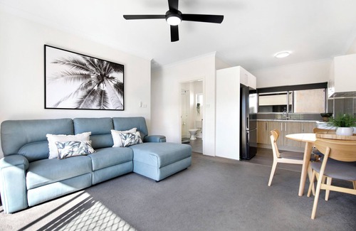 Coffs Harbour Apartment | Ocean Spray 7 - Stylish beachside 2 BR apartment with shared pool