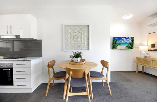 Coffs Harbour Apartment | Ocean Spray 7 - Stylish beachside 2 BR apartment with shared pool