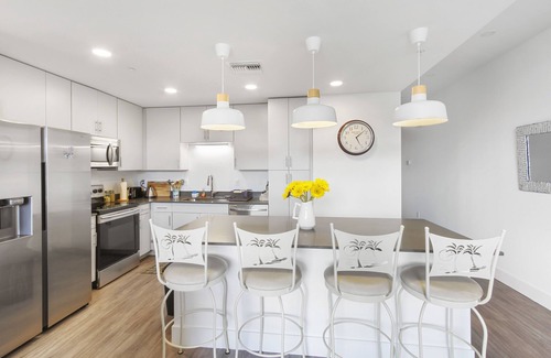 Newtown Condo | Ocean Style 1/1.5 Condo The Strand Water View!