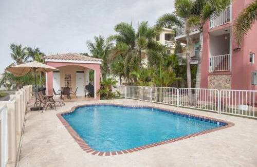 Puntas Apartment | Ocean Terrace 202 a 4 min walk to Sandy Beach