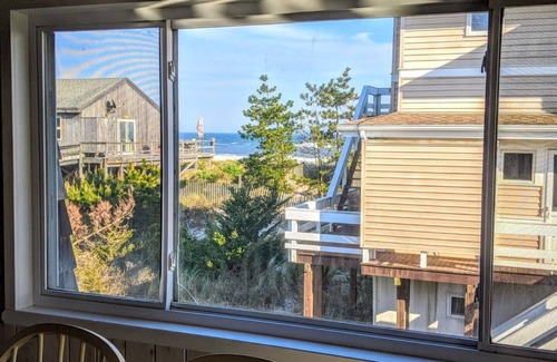 Kismet House | Ocean Therapy-A few steps from the beach