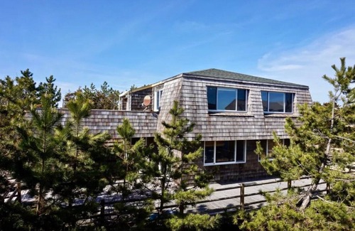 Kismet House | Ocean Therapy-A few steps from the beach