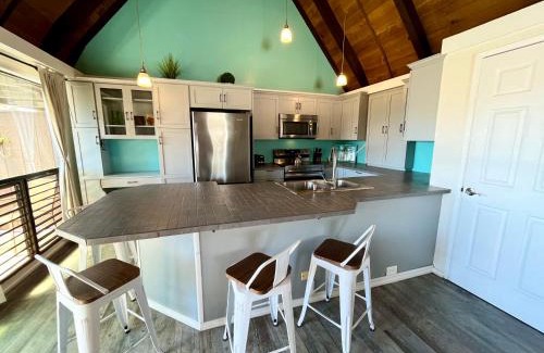 Punaluu Apartment | Ocean-View 1BR Condo on Black Sands Beach, Pool, Hot Tub