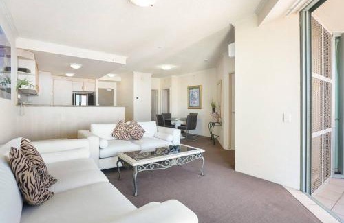 Surfers Paradise Apartment | Ocean View Apartment with Parking by Serain Residences