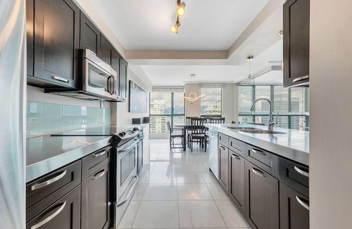 Coal Harbour Condo | Ocean View Condo in Downtown Vancouver