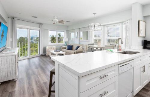 Tavernier House | Ocean View Corner Penthouse Ocean Pointe 5416