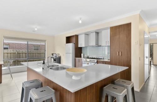 Torquay House | Ocean View Crescent 59