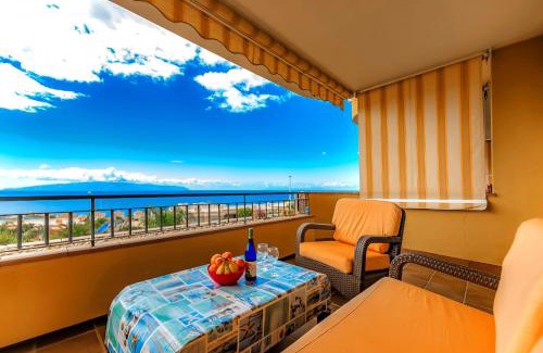 Santiago del Teide Apartment | Ocean view Family Apartment in Playa La Arena