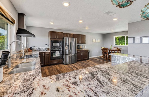Smith River House | Ocean View - Fire Pit - Game Room - Redwoods - Casino