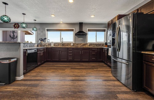 Smith River House | Ocean View - Fire Pit - Game Room - Redwoods - Casino