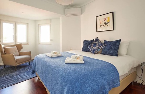Parede Apartment | Ocean View II - sleeps 6, great location!