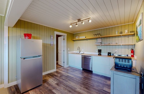 Bayville Apartment | Ocean-view in-law suite: modern luxury with coastal charm