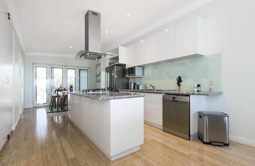 Lancelin House | Ocean View - Luxury beachside apartment with stunning ocean views