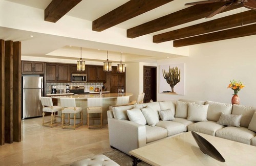 Los Cangrejos II y III House | Ocean View Penthouse in Private Golf Community