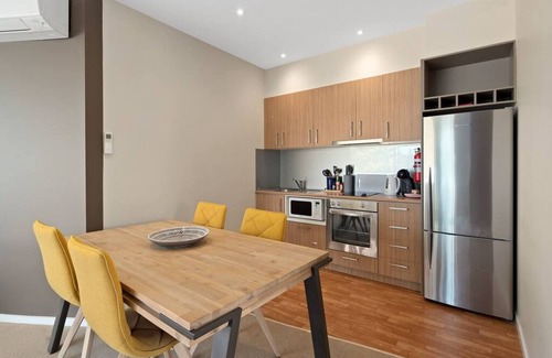 Cowes Apartment | Ocean View Penthouse by Ready Set Stay- Coastal Amazing Views & WIFI