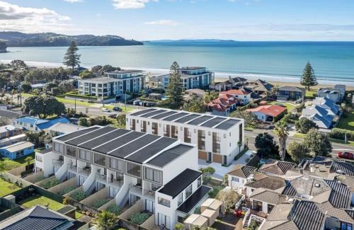 Orewa House | Ocean View Retreat - Orewa Beach
