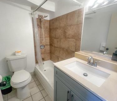 Downtown Honolulu Apartment | Ocean View Retro 1-Bedroom EC condo
