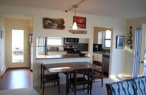 Avalon House | OCEAN VIEW, STEPS FROM THE BEACH