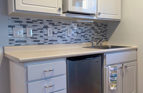 Hampton Condo | Ocean View - Steps to the Beach