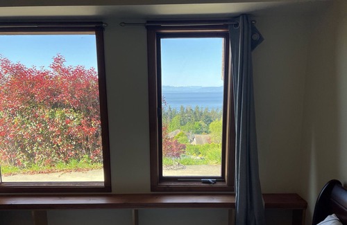 Gibsons Bed & Breakfast | Ocean View Sunshine Coast Affordable 1 Bedroom Suite