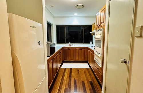 Little Mountain House | Ocean View, the Centre of Caloundra 5 min Drive to all the Beaches