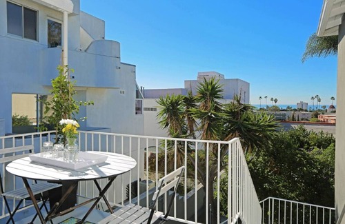 Ocean Park Apartment | Ocean view with your capuccino