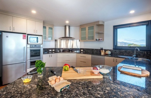 Coles Bay House | Ocean views, 5 bedroom, 4 bathroom, spa bath, wifi