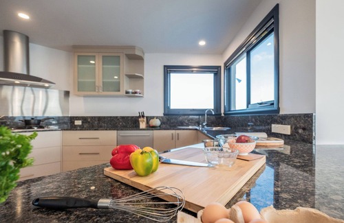 Coles Bay House | Ocean views, 5 bedroom, 4 bathroom, spa bath, wifi