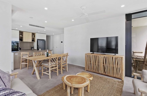 Burleigh Heads Apartment | Ocean Views at Sandbar Burleigh Heads
