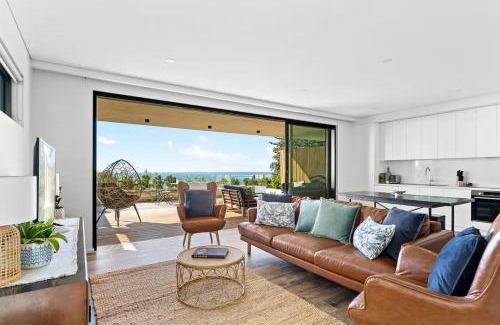 Collaroy Beach House | Ocean Views, Deck and Parking at Beach Apartment