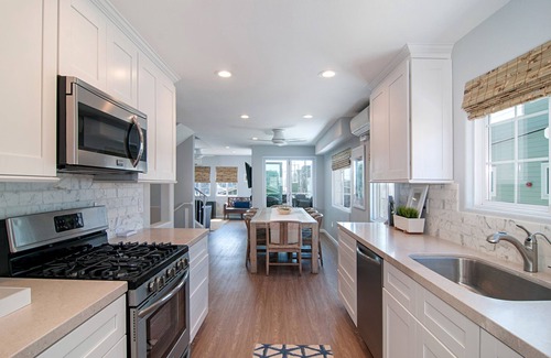 Mission Beach House | Ocean Views - SEAGIRT RETREAT- 4 BD/4 BTH - Air Conditioning - Family Getaway