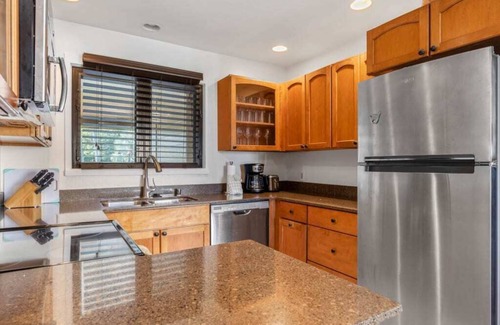 Lihue Condo | Ocean Views W/Private Lanai - Kaha Lani 206