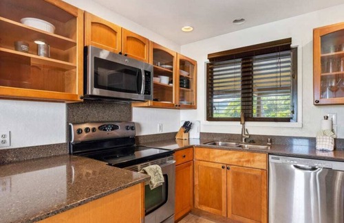 Lihue Condo | Ocean Views W/Private Lanai - Kaha Lani 206