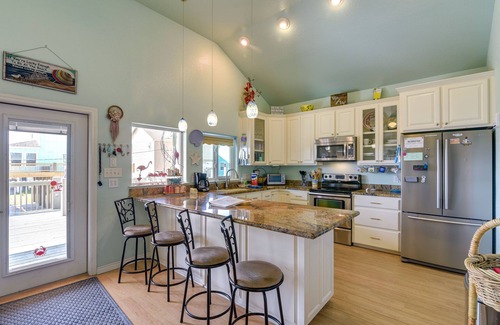 Port Bolivar House | Ocean Views & Walk to Shore: Crystal Beach Home!