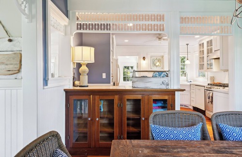 Loveitts Field House | OCEAN VIEWS! WILLARD BEACH Cottage~2 min walk to beach, 9 mins to Old Port.