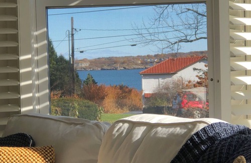 Loveitts Field House | OCEAN VIEWS! WILLARD BEACH Cottage~2 min walk to beach, 9 mins to Old Port.