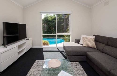 Mount Eliza House | Ocean Villa Vista - pool, water views, walk to beach