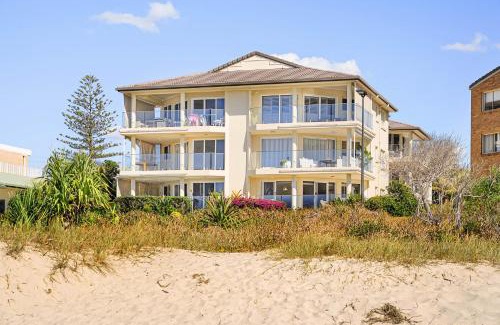 Tugun Apartment | Ocean Whispers - Absolute beach front apartment