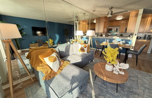 Redondo Beach Apartment | Oceanfront 1 BR Oasis w/Parking & Pool