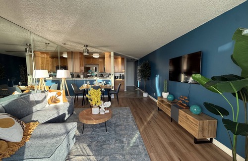 Redondo Beach Apartment | Oceanfront 1 BR Oasis w/Parking & Pool